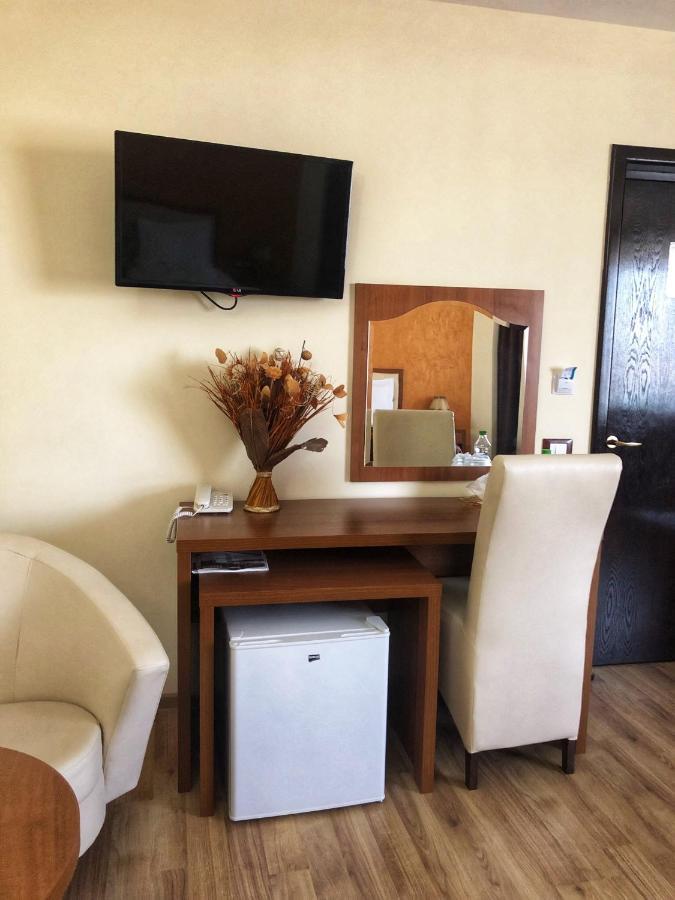 Hotel Crystal Palace Râmnicu Vâlcea Eksteriør bilde