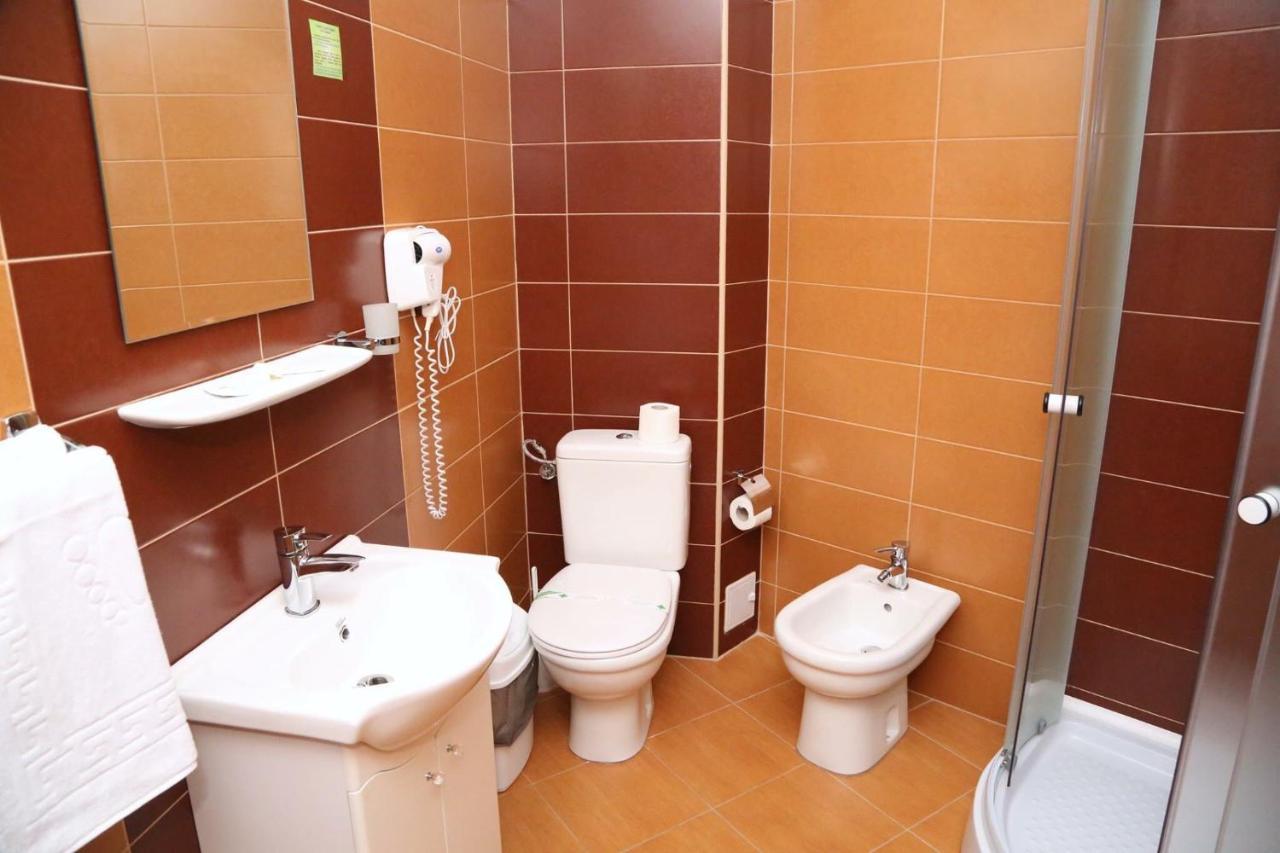 Hotel Crystal Palace Râmnicu Vâlcea Eksteriør bilde